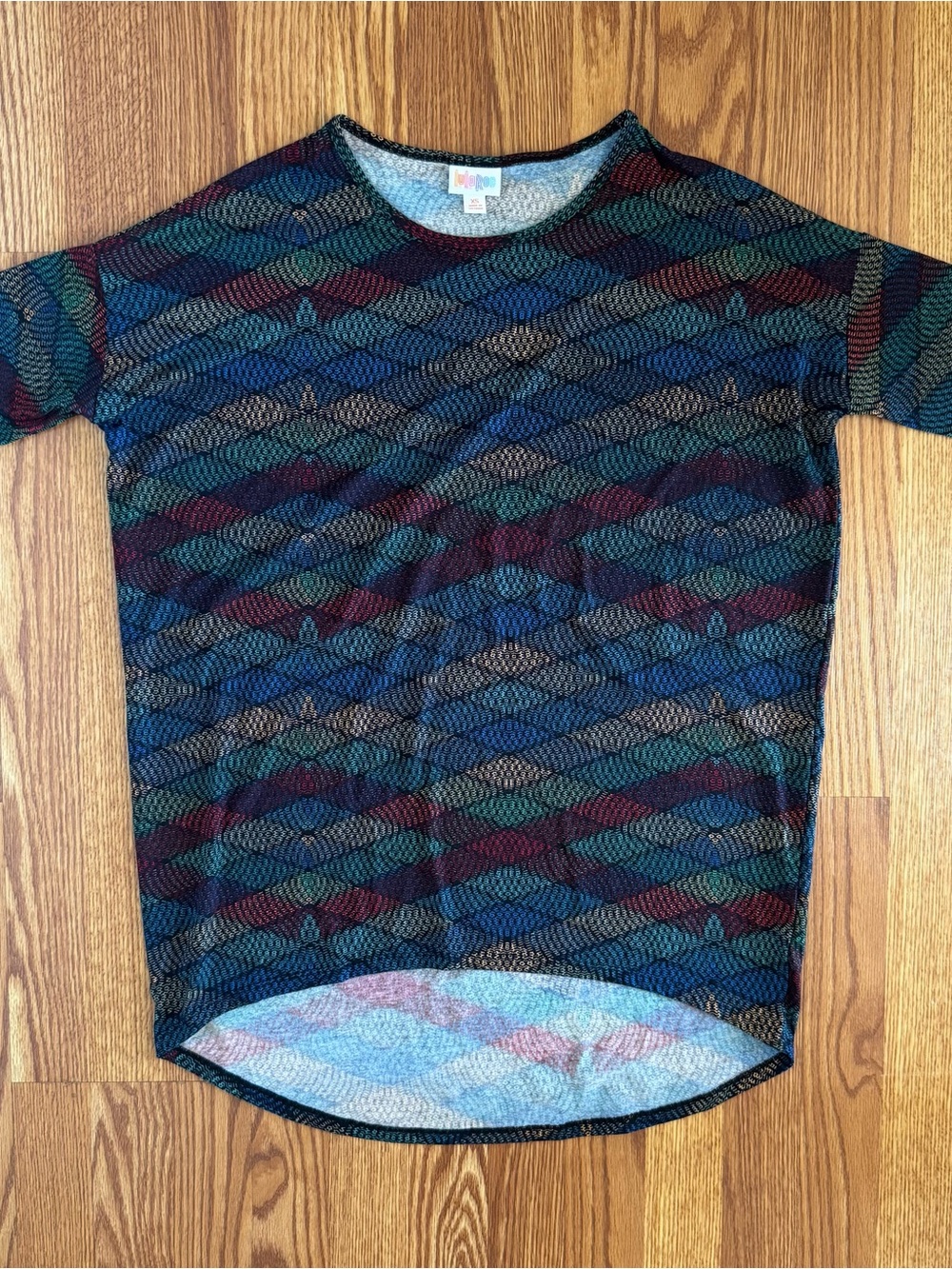 LuLaRoe Irma Short Sleeve Geometric Diamond Print Top